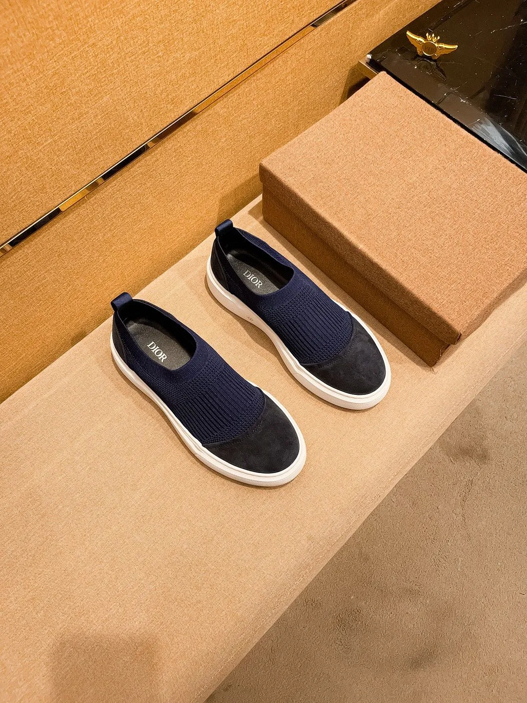 Men's shoes💰 400💰🔥【Dior】🔥Men's high-end brand of shoes official website 1:1 latest masterpiece: the upper is made of Italian imported first-layer cowhide with a comfortable and breathable lining➕original non-slip and wear-resistant outsole🔥, making walking more convenient and comfortable! An exclusive new model, a stunning work, a beautiful 1:1 replica [color] compared to the official quality! Create a fashionable personality to set off your uniqueness! A must-have for trendy men! Classic 🔥Size: 38-44 Color: 🔥 3⃣️colors available🔥